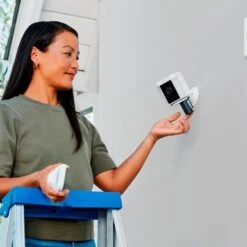 Ring - Spotlight Cam Plus Outdoor/Indoor Wireless 1080p Battery Surveillance Camera - White -Techhome Appliances Store dea4bc1b 72a5 5a32 abb7 ae458a25e1e0